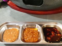 -围炉肉舍•炭烤活鳗•丹东海鲜烤肉(步行街店)