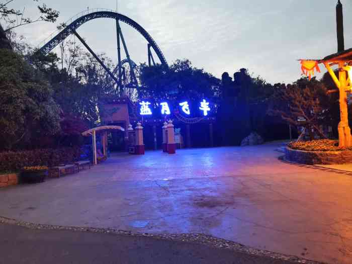 上海欢乐谷-"进门右转去 异度空间(鬼屋)——天地双雄.