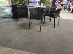 露天位-霸王茶姬(泛海广场店)