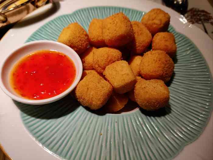 陶陶居酒家(东方宝泰店)-"「冰镇咕噜肉」很特别的一道菜,上菜之后肉.