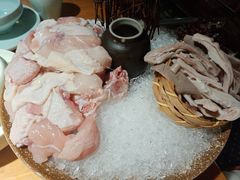 -洪氏嗨捞·广东猪肚鸡·椰子鸡火锅(西咸万象城店)