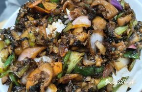 Green Pepper and Pickled Mustard Greens Intestine Rice Bowl