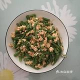 干活利索，我吃饭比较讲究，刘姨每天变着样的给我做饭