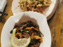 野山菌凉拌凤爪-隔壁老王·家常云南菜(花巷店)