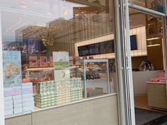 面包甜点陈列柜-好利来(十里河店)