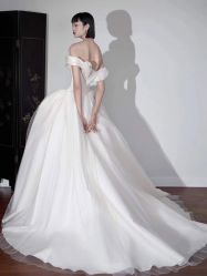 -Lady  Jane高端婚纱礼服馆