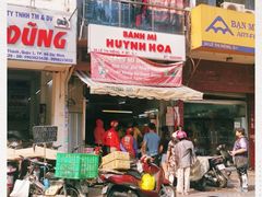 -Bánh Mì Huynh Hoa