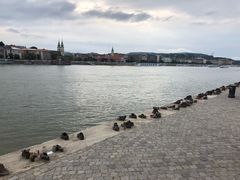 -多瑙河畔鞋履雕塑