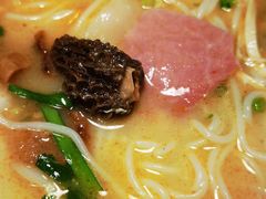 -银米·云南传统过桥米线(双廊黑金冠店)