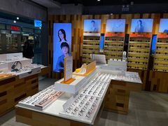 -LOOK眼镜·蔡司依视路配镜(宝山万达店)