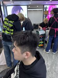 -藤野造型烫染·漂发