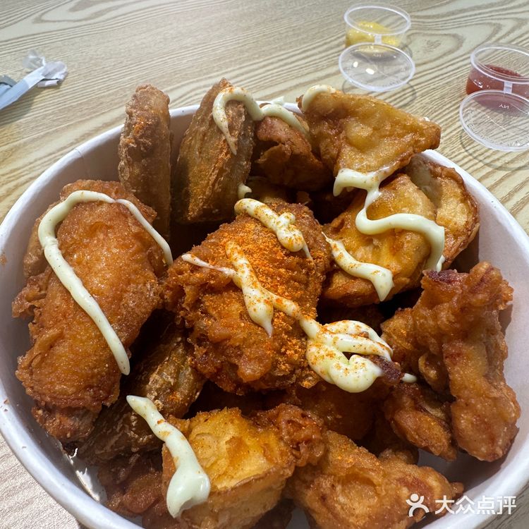 鲜嫩多汁的炸鸡🍗[亲亲][亲亲]