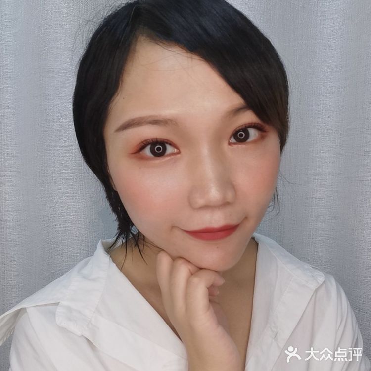 纯欲妆，眼睛无辜红红的来一个[加油]
