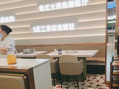 -洪氏嗨捞·广东猪肚鸡·椰子鸡火锅(西咸万象城店)