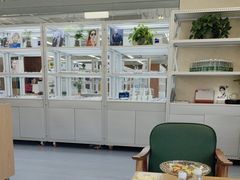 -无奔眼镜·蔡司·依视路授权店(马家堡店)