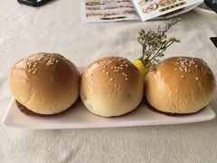 叉烧焗餐包-旋转餐厅