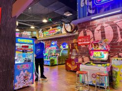 -卡通尼乐园(五彩世界店)