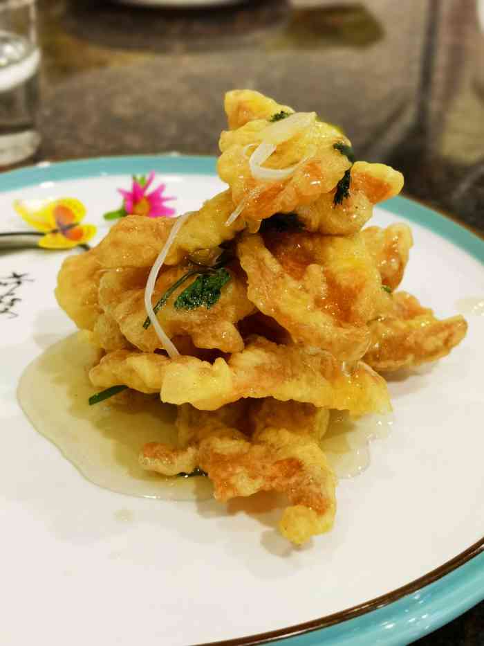 品膳坊(黄海路店)-"品膳坊,店挺大的,很多地道东北菜.在铁西.