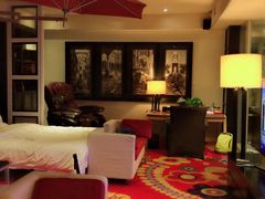 -喜鹊愉家酒店(郑州曼哈顿博览中心地铁站店)