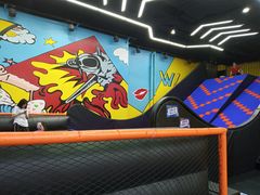 -爱蹦iBOON蹦床运动馆(江汉店)