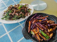 酸菜炒牛肉-丹霞山迎客楼民宿私房菜
