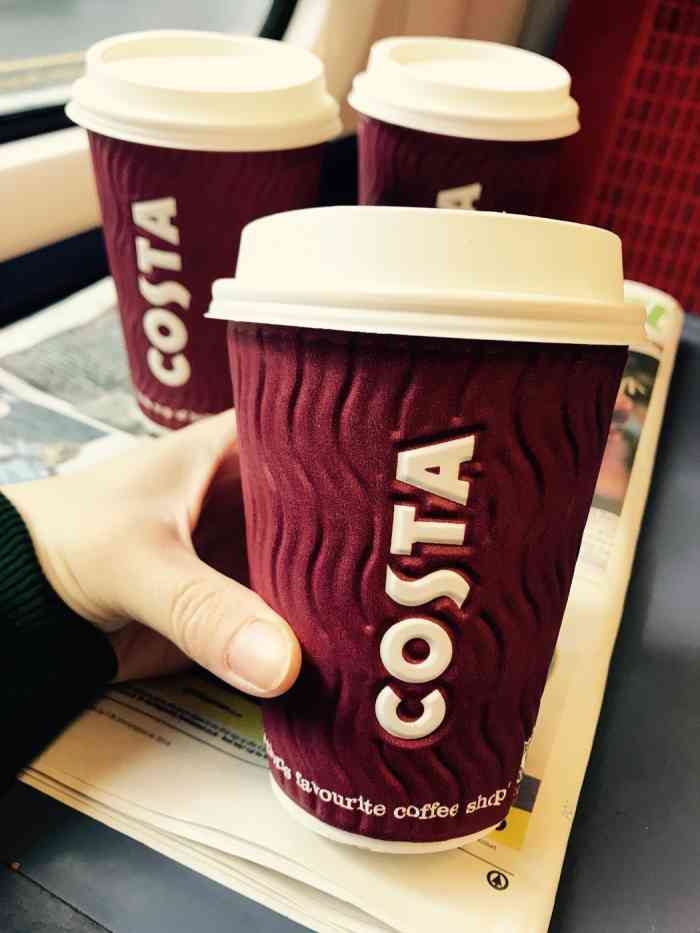 月31日 打分 我们的航班延误了,所以就去机场附近的科斯塔咖啡店坐坐