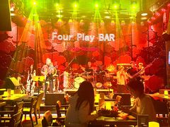 -FOUR PLAY BAR