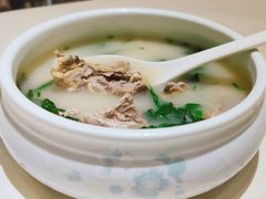 鸭架煮枸杞叶汤-在前门·烤鸭北京菜(五月花广场店)