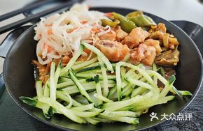 Hengxian Crispy Pork Sour Rice Noodles