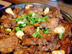 炉火盘烤梅肉-鲜小岛·铜锅涮肉