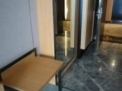 -优逸酒店(柳州窑埠古镇万象城店)