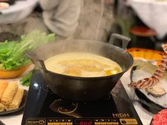 -鲜入围煮花胶鸡海鲜火锅