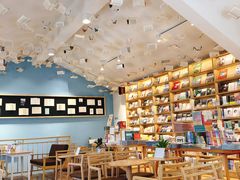 大堂-猫的天空之城概念书店(束河店)