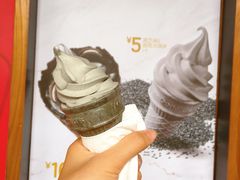 黑芝麻圆筒冰淇淋-麦当劳(东急新天地店)