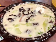 莴笋烧鳝筒-临水阁农家乐饭店