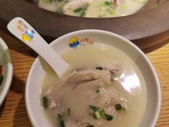 -咕嘟草帽鱼·牛奶一样的鲜鱼汤(天鹅湖万达广场店)