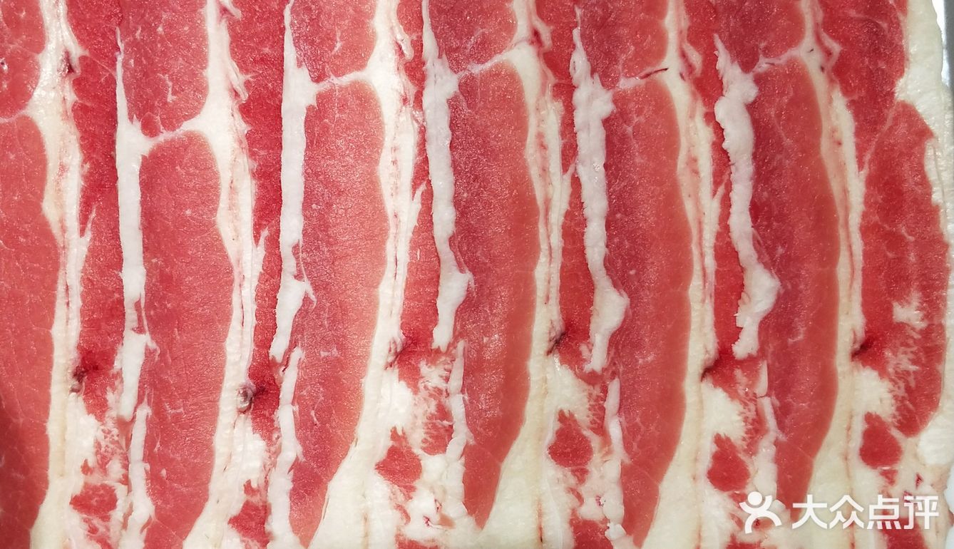 鲜鸭血和腊肠很好吃，那个胶原牛肉很有特点