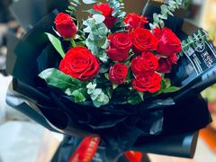 -何兮花店·气球派对鲜花店(马桥银春路万科城店)