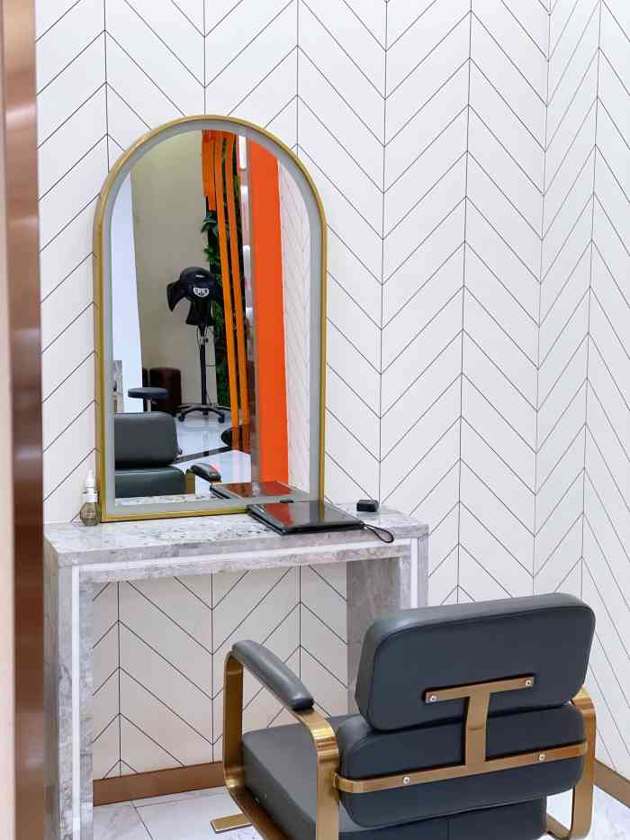 胡润造型(恒隆广场店)-"【项目】剪发第二次来,在附近办事,趁着.