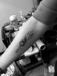 -猛子刺青纹身店