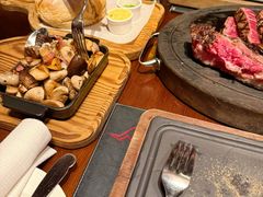-恰餐厅及酒吧 CHAR Bar & Grill (北京丽都皇冠假日店)