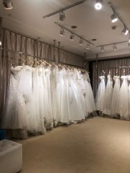 -满庭芳婚纱礼服店