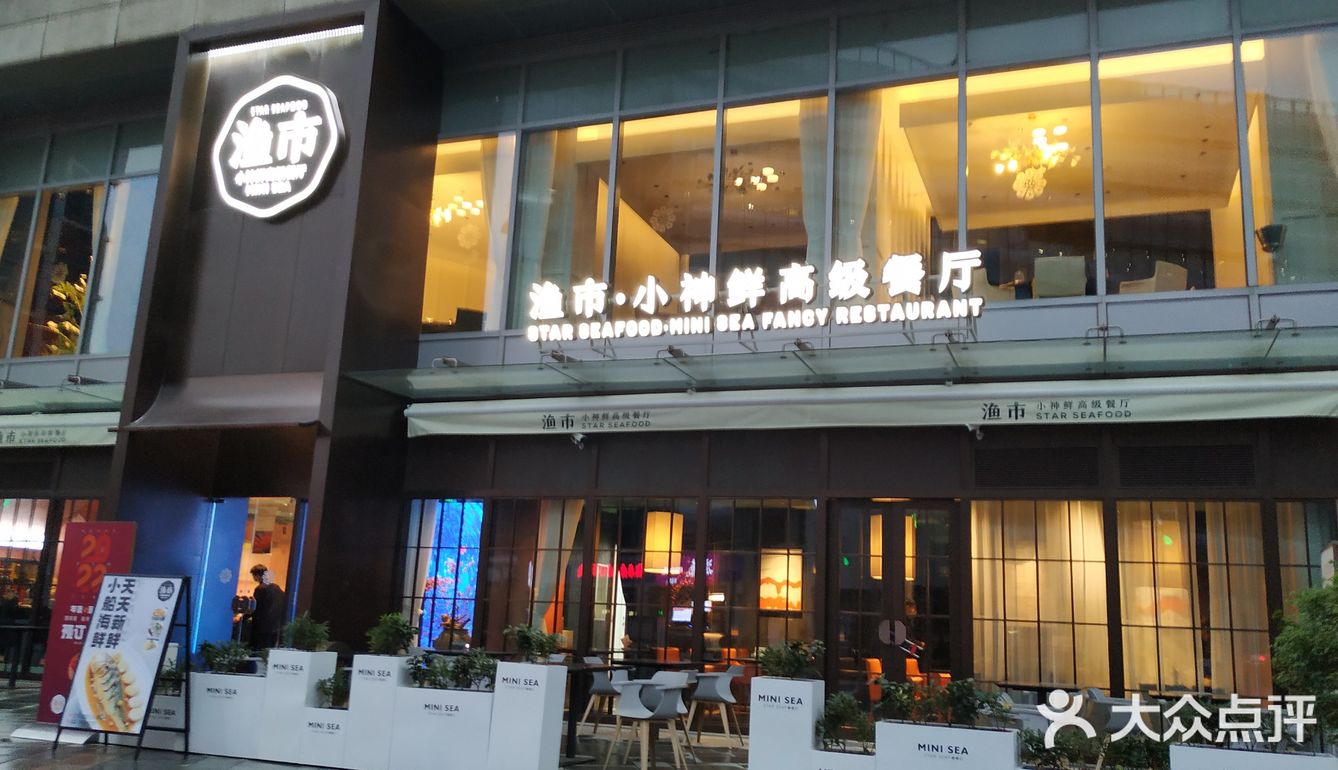 搭配的现蒸的年糕蘸点汤汁，软糯有嚼劲