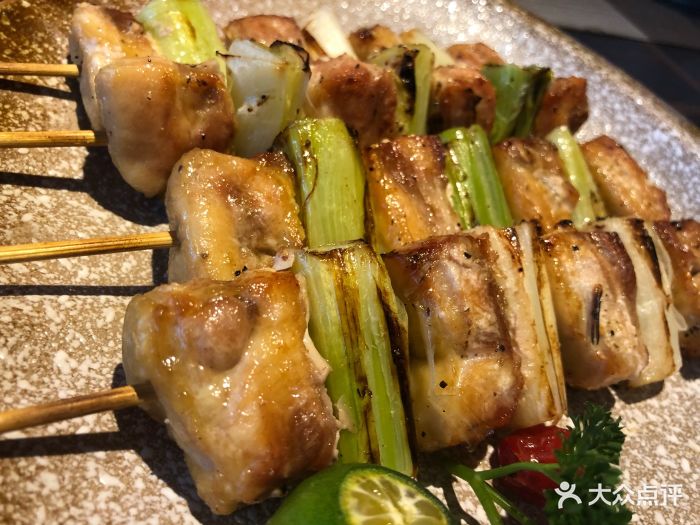 山葵家精致料理寿司吧(银泰中心in99店)烤鸡肉京葱串图片 - 第1张