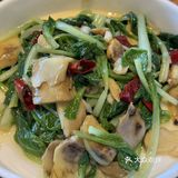 炉温240℃烤制一小时，外皮酥脆，内里肉质鲜嫩多汁
