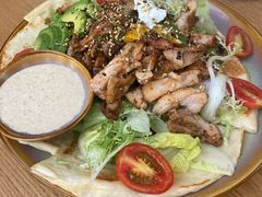 照烧鸡肉配牛油果拉法沙拉-HELLO 27 意面·沙拉·帕尼尼