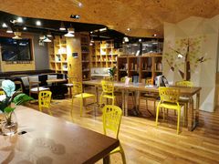 -新华里咖啡书吧(新华书店小寨店)