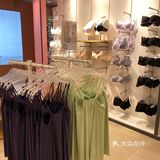 6IXTY8IGHT，一百块在商场买衣服，性价比价格都实惠