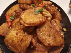-阿瓦山寨·湘菜现炒·剁椒鱼头王(咸阳总店)