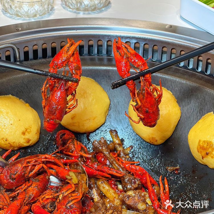 不用长途跋涉，吃到了东北味的铁锅炖